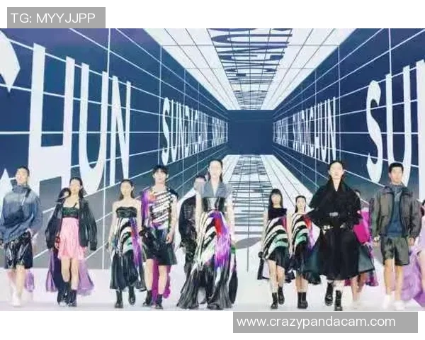 足球明星腹肌纹身图揭示运动员个性与魅力的完美结合