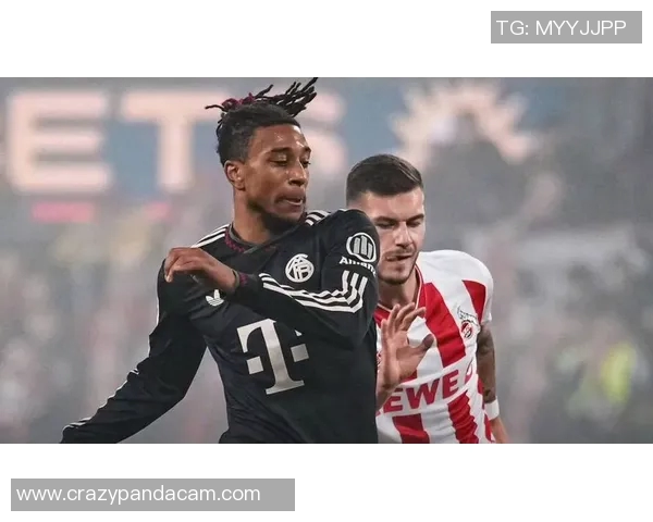 足球明星修身半袖展现运动魅力与时尚风范的完美结合